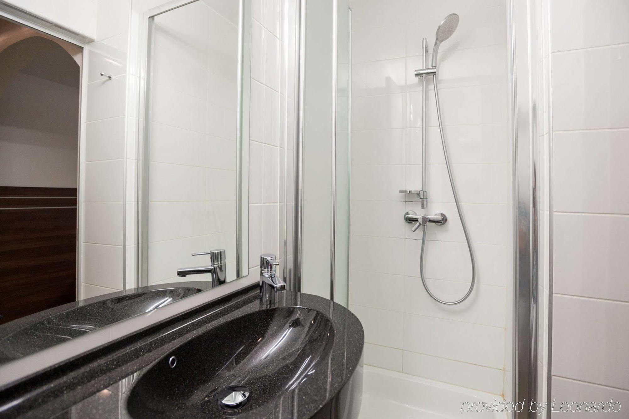 Hotel Nelisse Boekarest Buitenkant foto