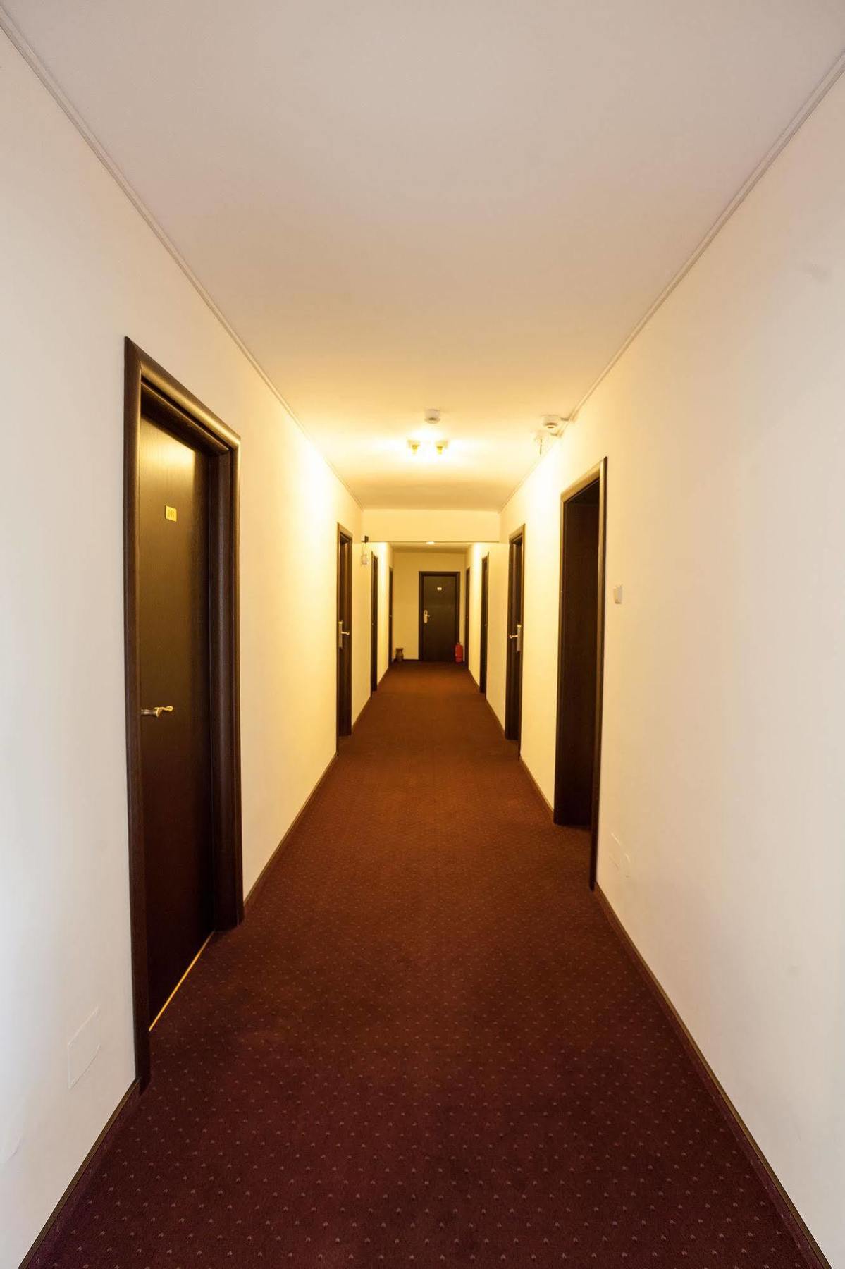Hotel Nelisse Boekarest Buitenkant foto