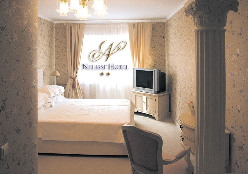 Hotel Nelisse Boekarest Kamer foto